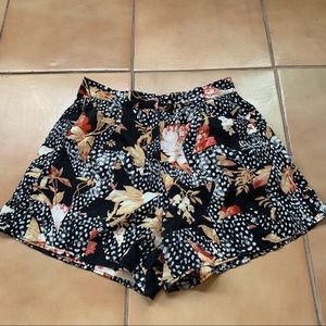 TOPSHOP Floral Black Shorts Size 6